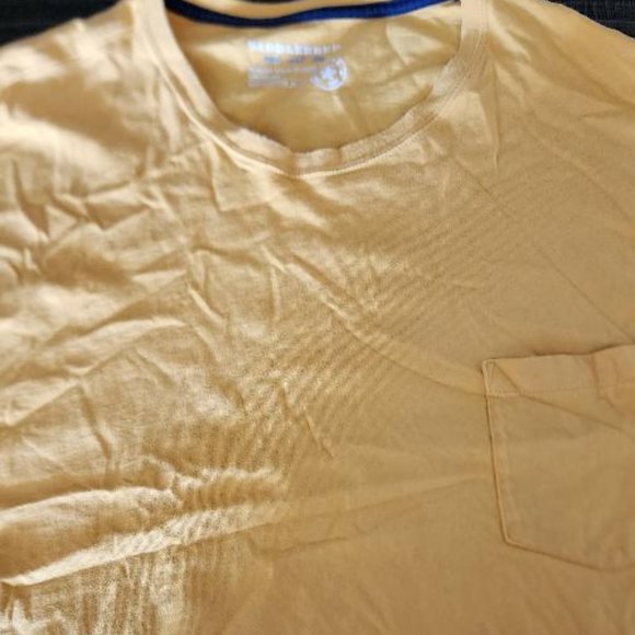 Saddlebred Other - Yellow short sleeve T-shirt w/pocket